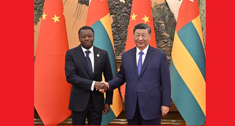 習近平會見多哥總統福雷